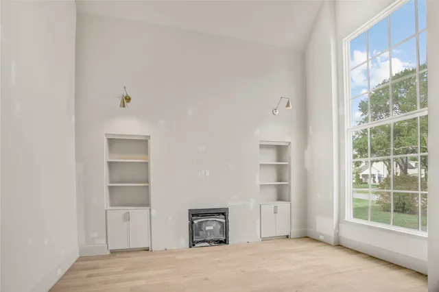 a view of livingroom with furniture and wooden floor