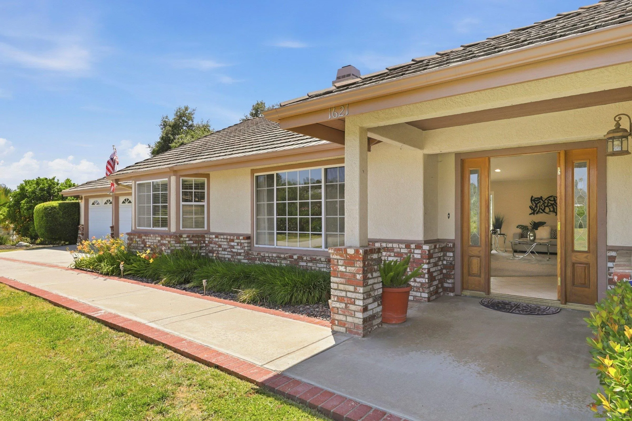1621 Prince Street Fallbrook, CA 92028 - Photo 3 of 32