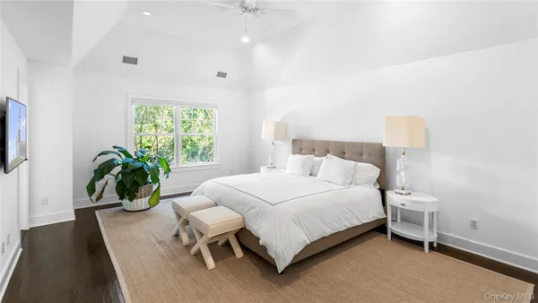 $90,000 | 14 West Hills Court, Southampton, NY 11968