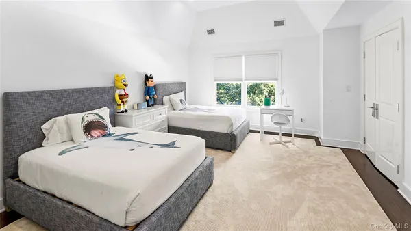 $90,000 | 14 West Hills Court, Southampton, NY 11968