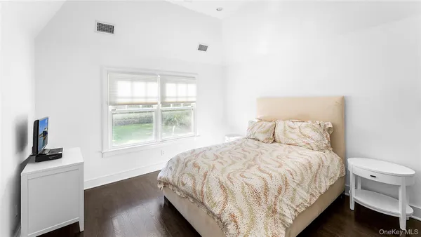 $90,000 | 14 West Hills Court, Southampton, NY 11968