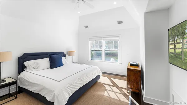 $90,000 | 14 West Hills Court, Southampton, NY 11968