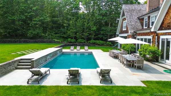 $90,000 | 14 West Hills Court, Southampton, NY 11968