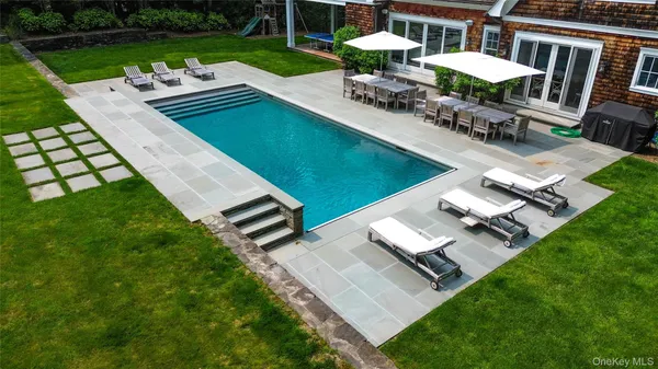 $90,000 | 14 West Hills Court, Southampton, NY 11968