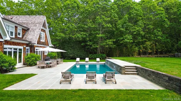 $90,000 | 14 West Hills Court, Southampton, NY 11968