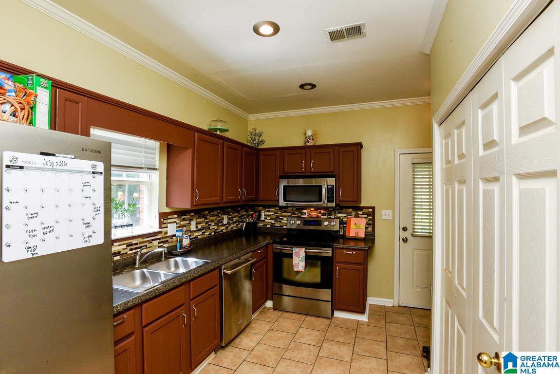 401 Cambrian Ridge Drive Pelham, AL 35124 - Photo 16 of 24