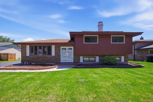 $549,900 | 191 Montclare Lane, Wood Dale, IL 60191