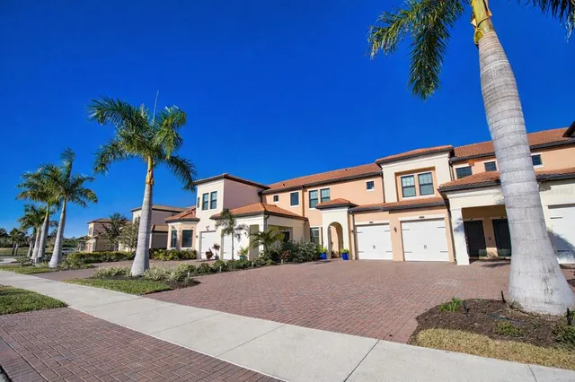 $339,900 | 10042 Crooked Creek Drive, Unit 102, Venice, FL 34293