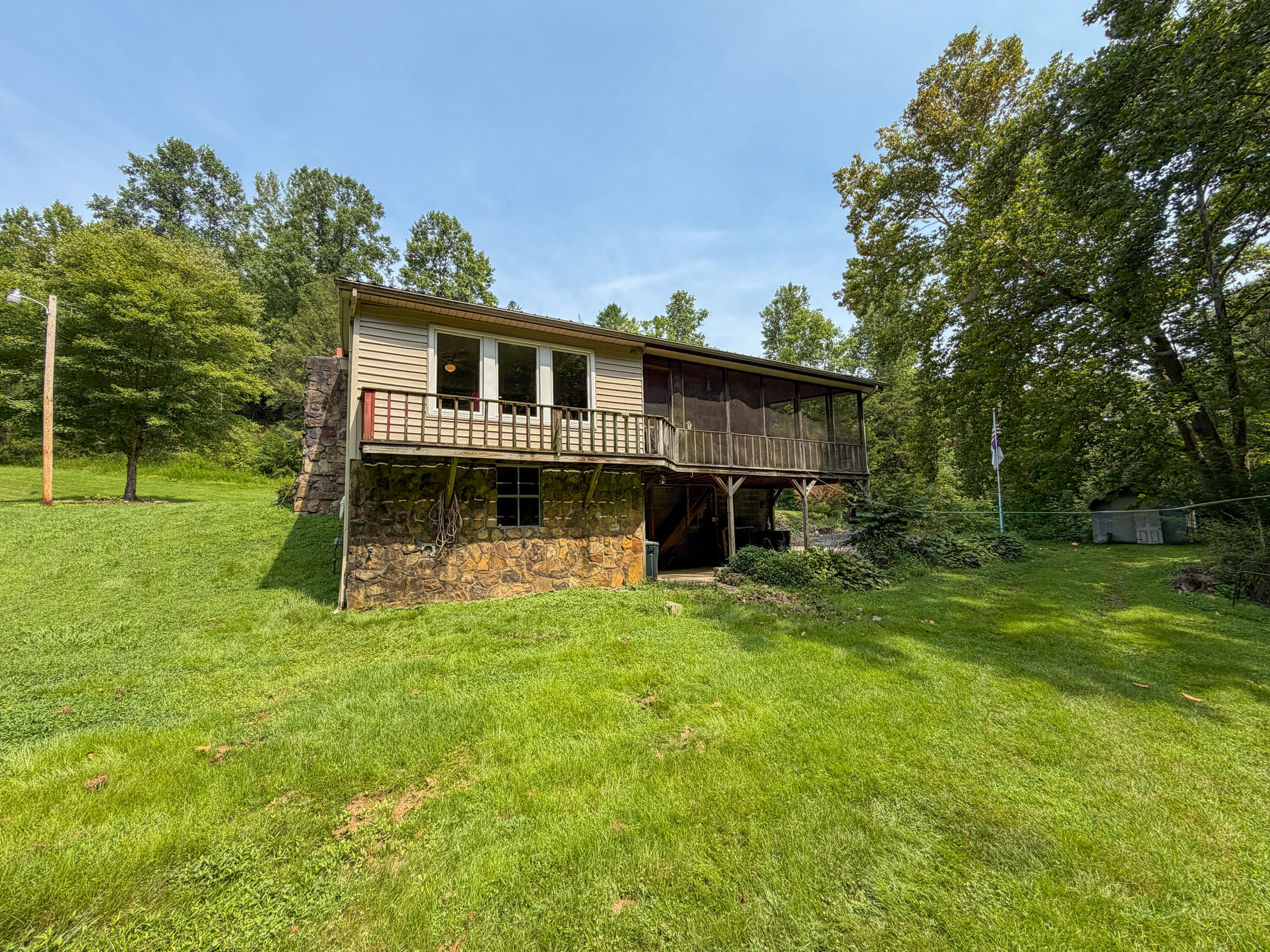 2045 Teges Creek Road Manchester, KY 40962 - Photo 10 of 78 LightroomRealEstateEdits-21