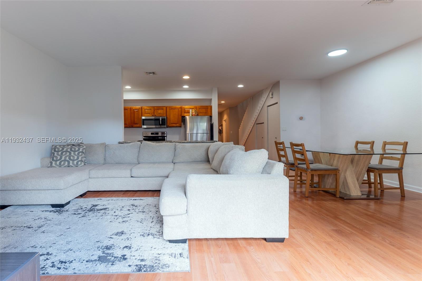 59 Southeast 3rd Avenue Hallandale Beach, FL 33009 - Photo 15 of 35