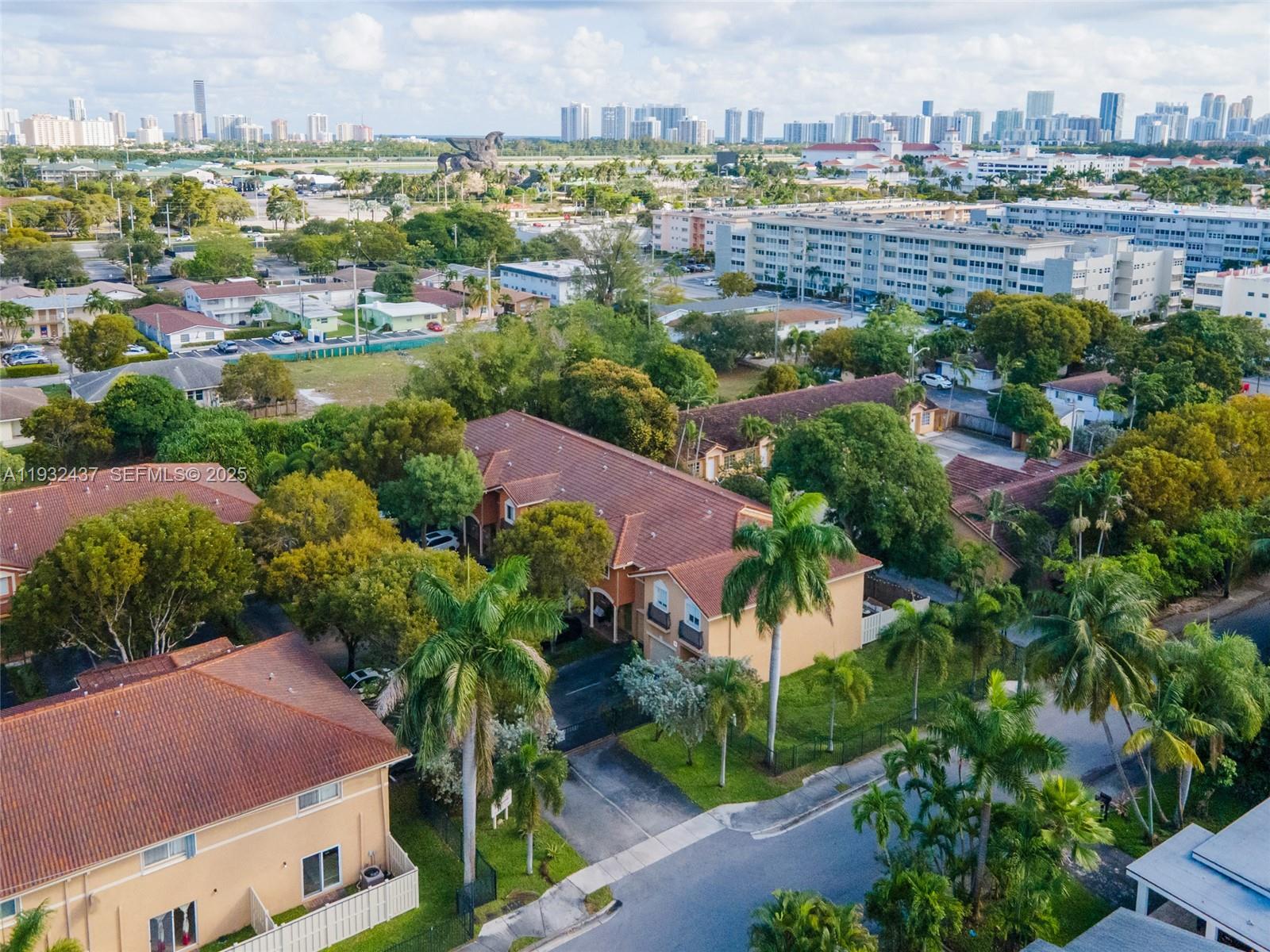 59 Southeast 3rd Avenue Hallandale Beach, FL 33009 - Photo 3 of 35