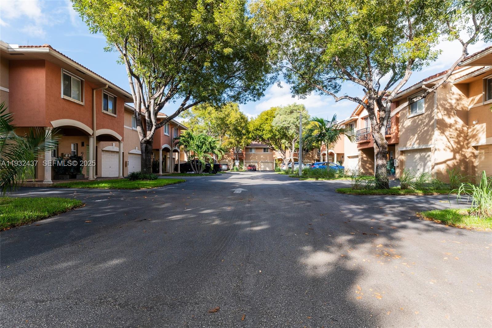 59 Southeast 3rd Avenue Hallandale Beach, FL 33009 - Photo 4 of 35