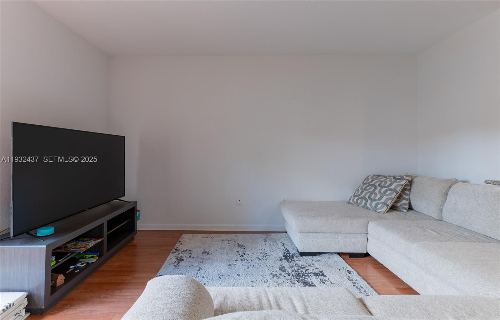 59 Southeast 3rd Avenue Hallandale Beach, FL 33009 - Photo 10 of 35