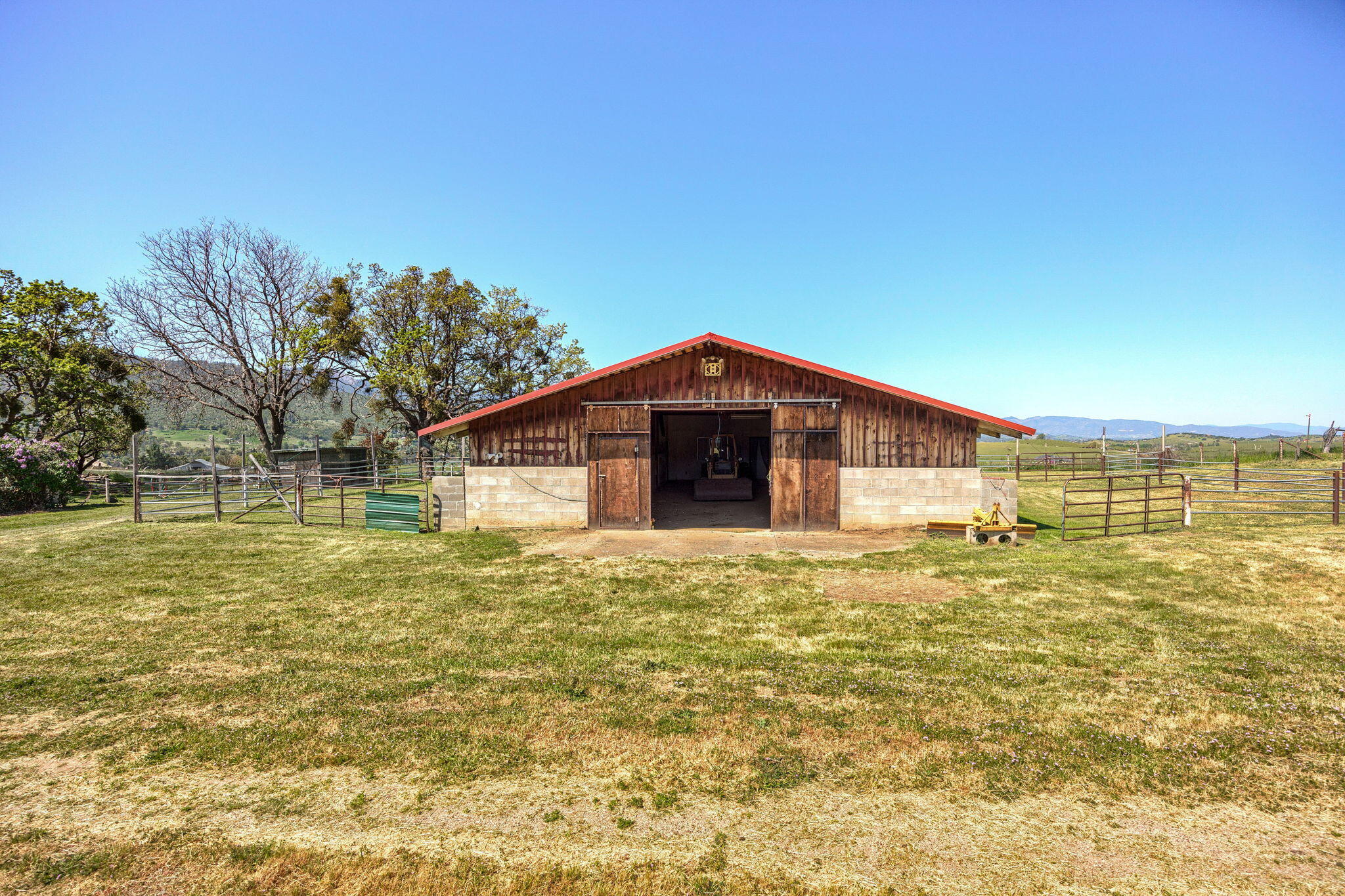 1249 North Valley View Road Ashland, OR 97520 - Photo 12 of 30 8 Stall Horse Barn