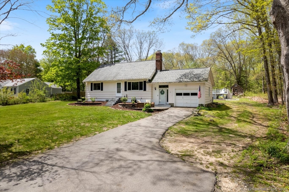 9 Dean Road East Lyme, CT 06333 - Photo 1 of 1