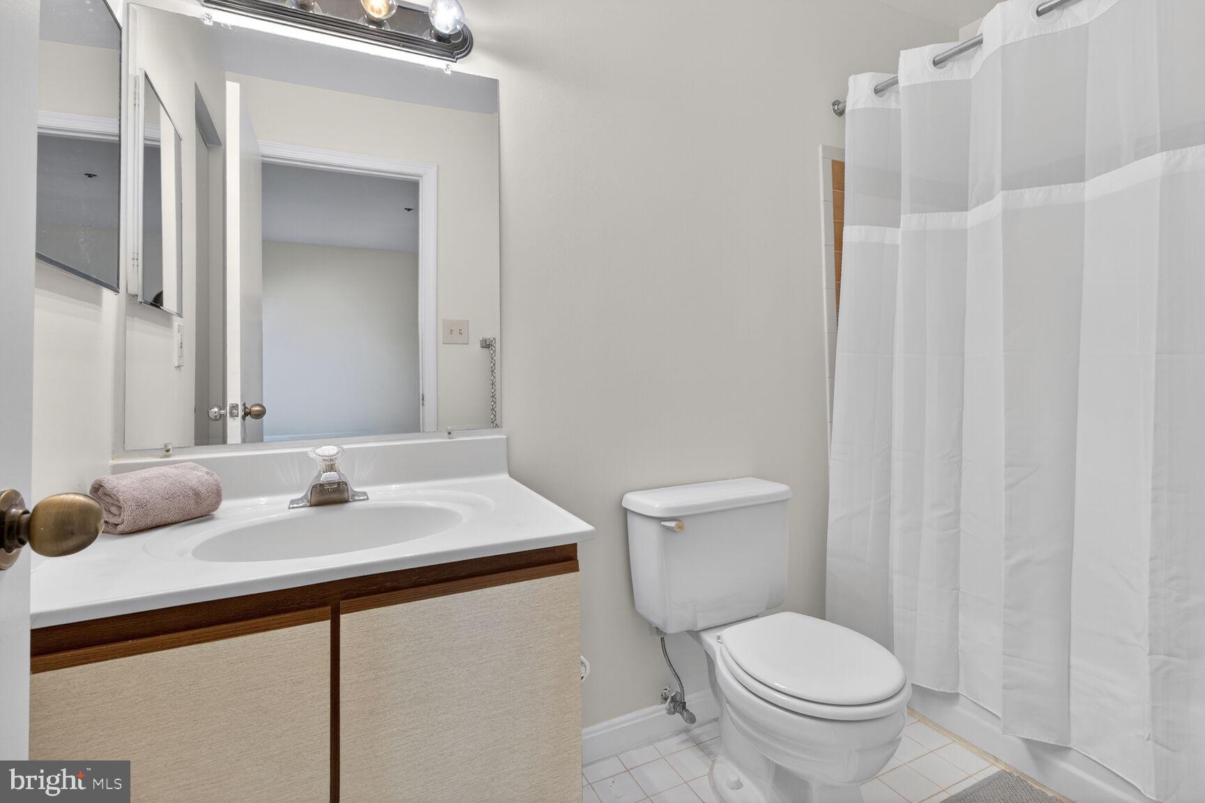 4950 Columbia Road, Unit 3 Columbia, MD 21044 - Photo 15 of 27 Primary bath 2