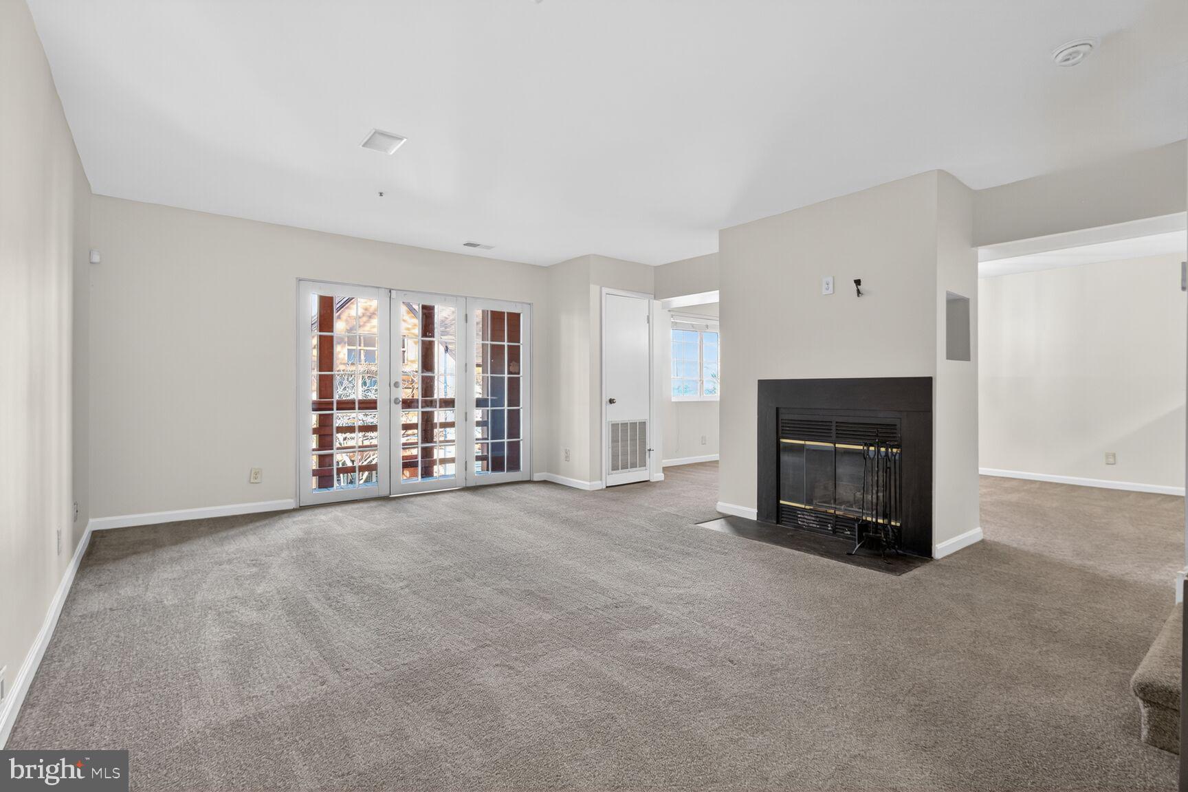4950 Columbia Road, Unit 3 Columbia, MD 21044 - Photo 2 of 27 Living room