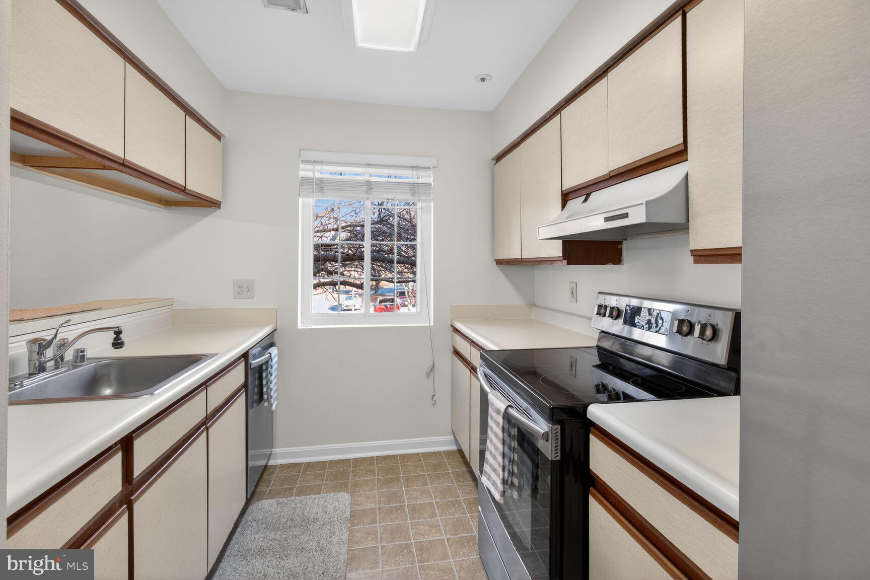4950 Columbia Road, Unit 3 Columbia, MD 21044 - Photo 4 of 27 Kitchen