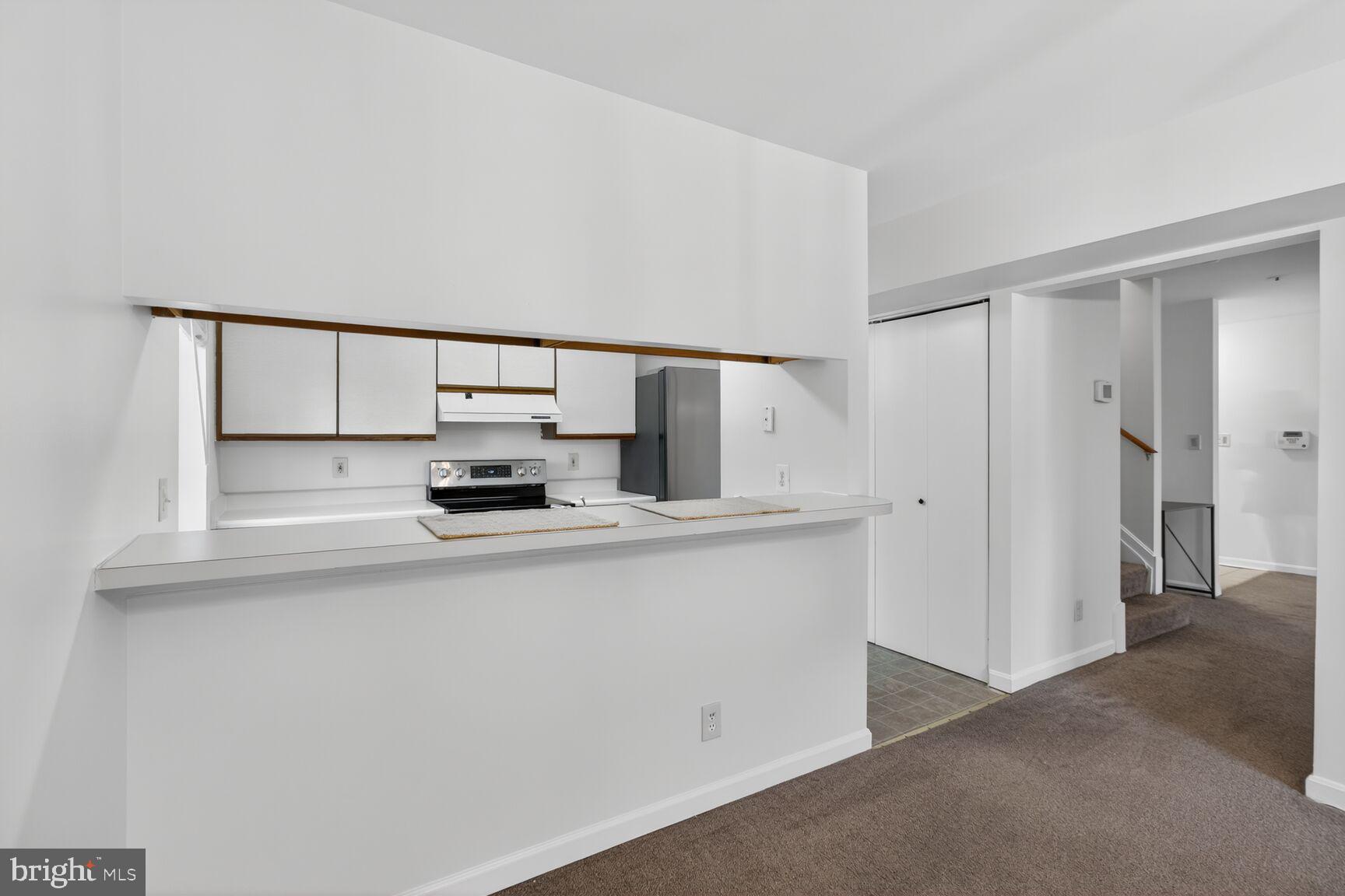 4950 Columbia Road, Unit 3 Columbia, MD 21044 - Photo 5 of 27 Breakfast bar