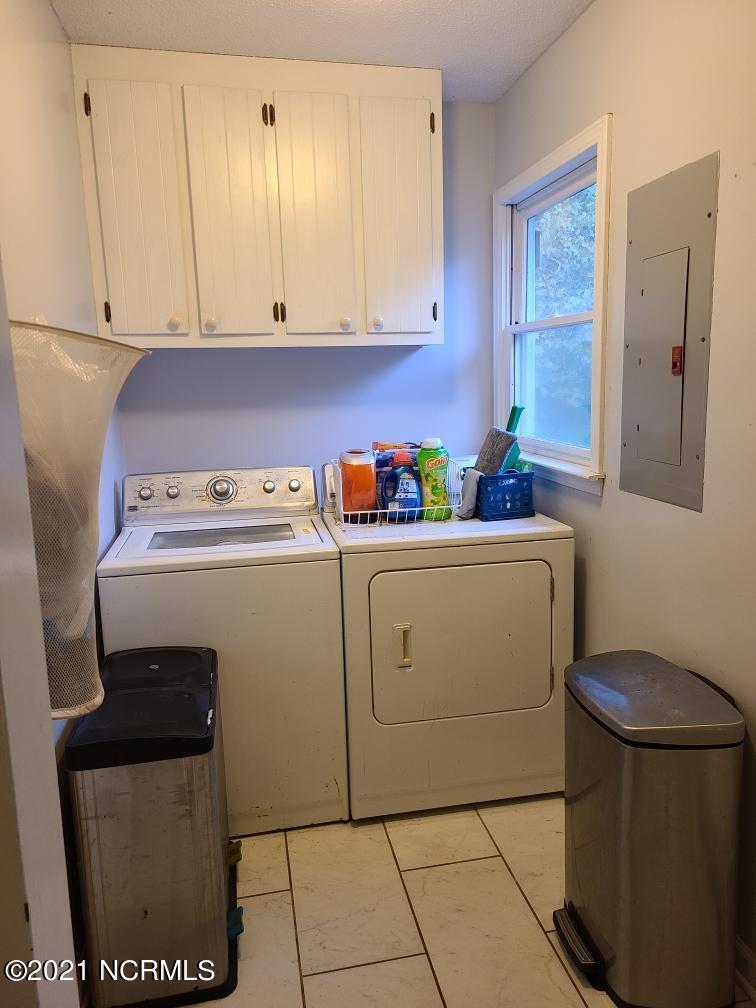 653 Shipp Road Clinton, NC 28328 - Photo 19 of 37 Laundry Room