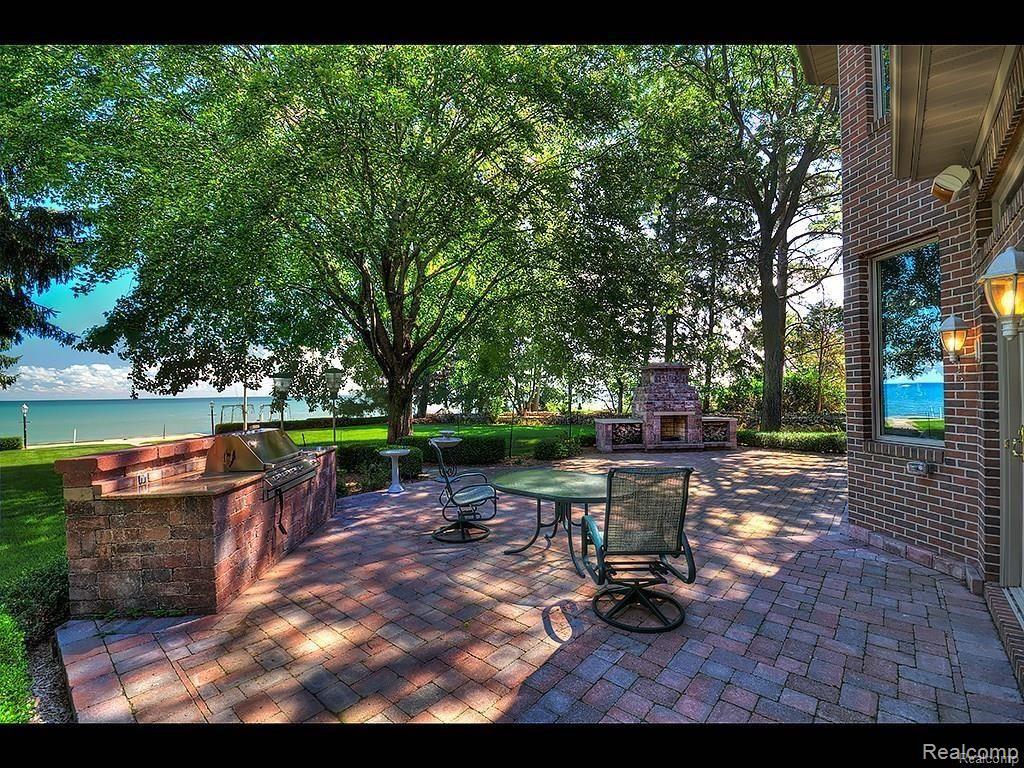 5576 Lakeshore Road Fort Gratiot, MI 48059 - Photo 4 of 22 GetMedia (4).jpg