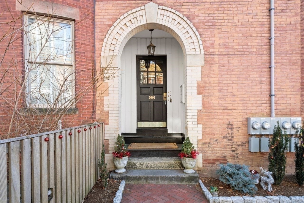 96 Brook Street, Unit 3 Brookline, MA 02445 - Photo 30 of 32 a front view of a house with a entrance
