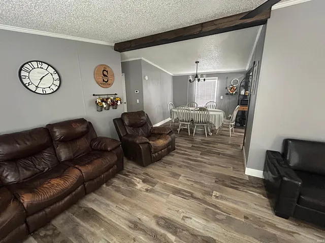 $160,000 | 205 South Oak Street, Loogootee, IN 47553