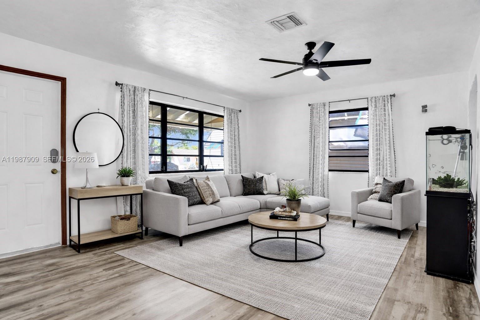 1007 North 31st Road Hollywood, FL 33021 - Photo 4 of 54