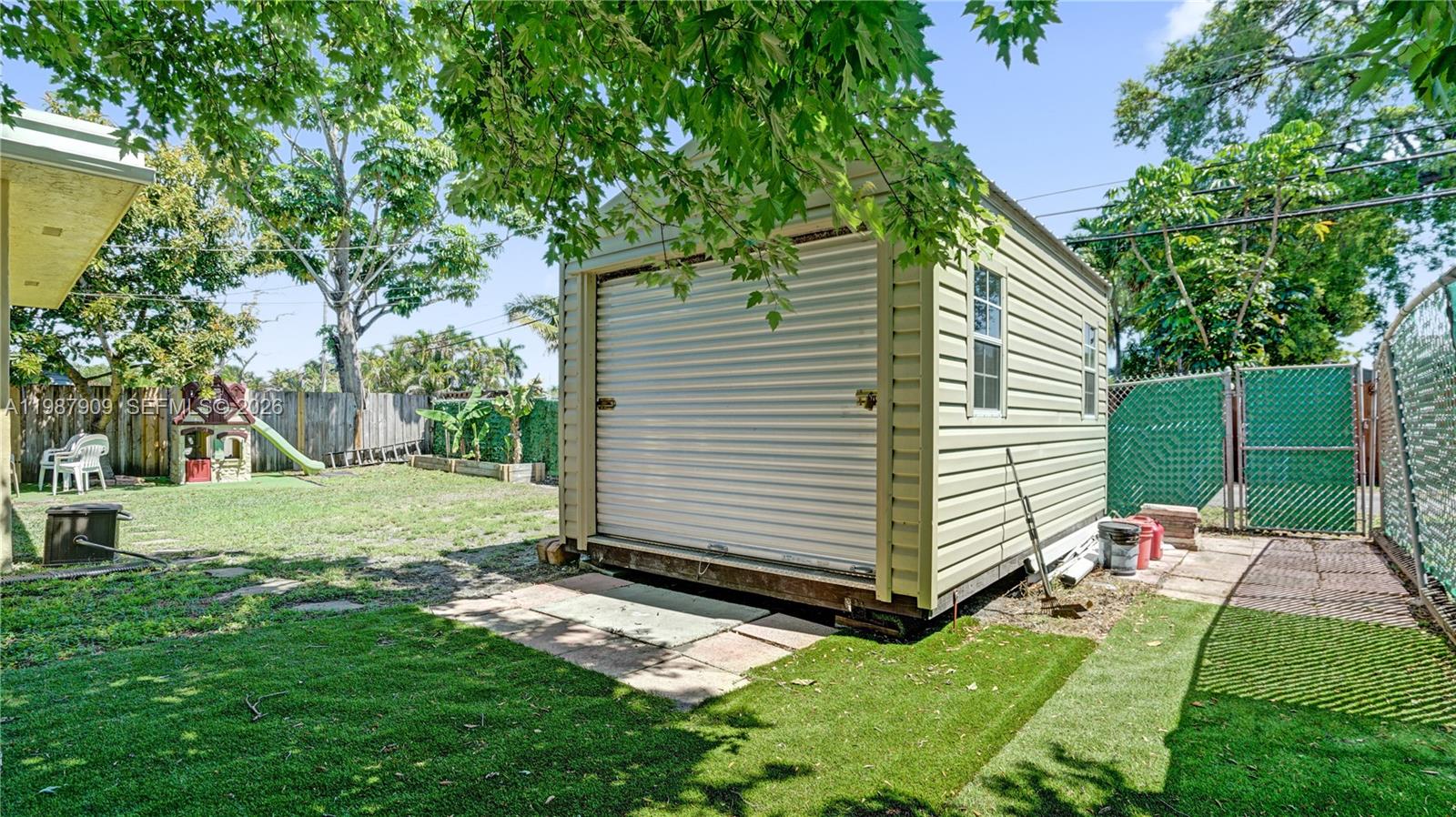 1007 North 31st Road Hollywood, FL 33021 - Photo 7 of 54 a view of a backyard with a garden