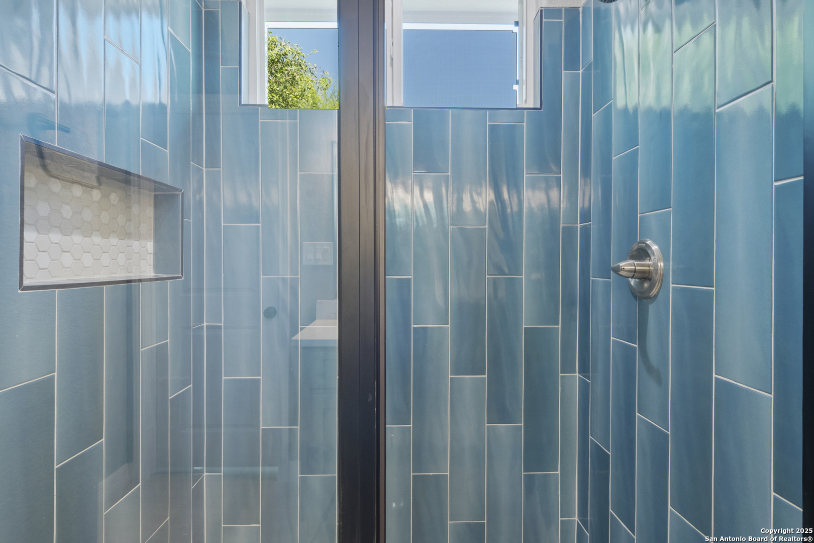 109 Sutton Place Uvalde, TX 78801 - Photo 13 of 29