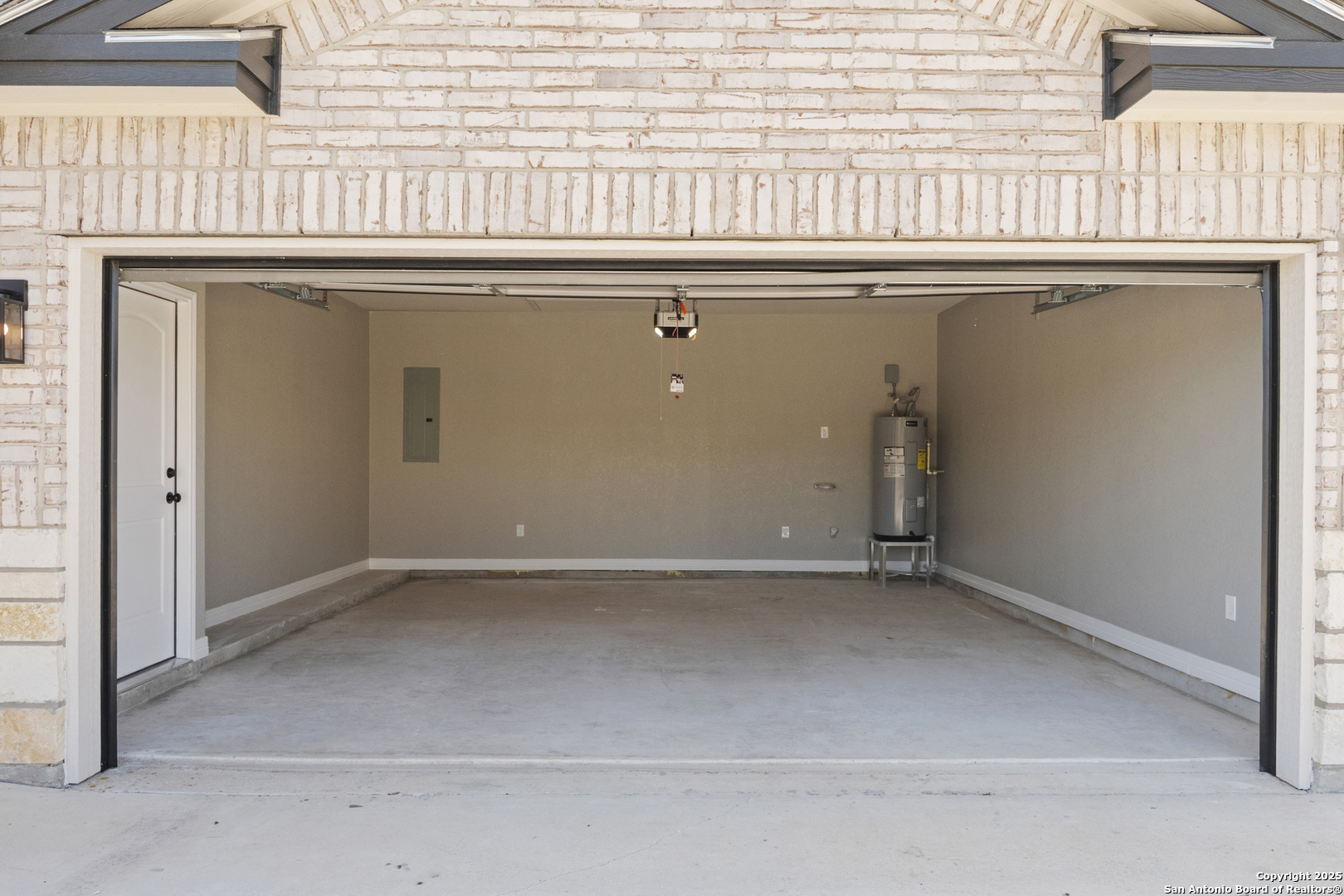 109 Sutton Place Uvalde, TX 78801 - Photo 20 of 29