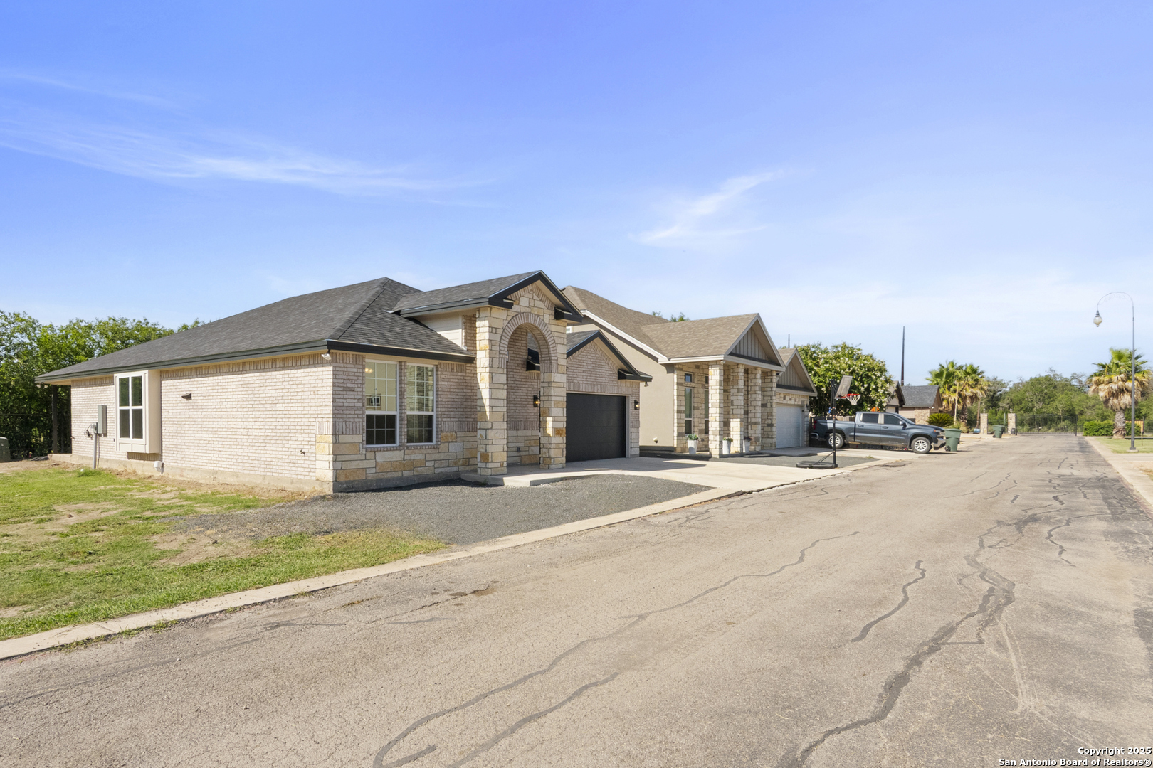 109 Sutton Place Uvalde, TX 78801 - Photo 22 of 29