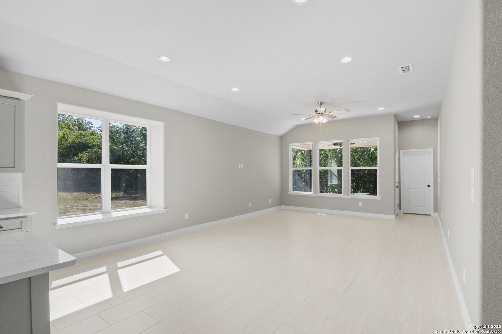 109 Sutton Place Uvalde, TX 78801 - Photo 9 of 29