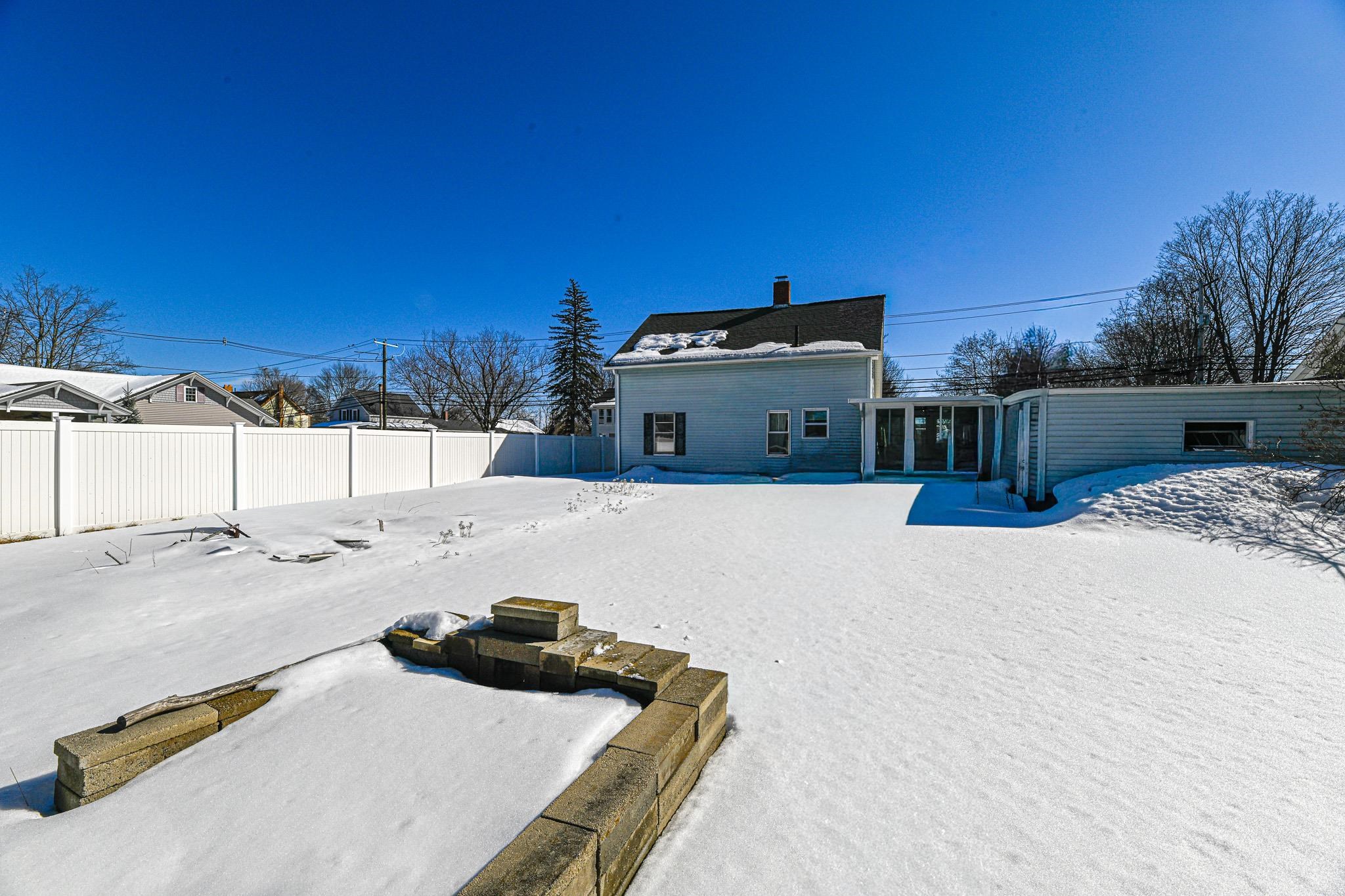 49 Washington Street Rochester, NH 03867 - Photo 5 of 35