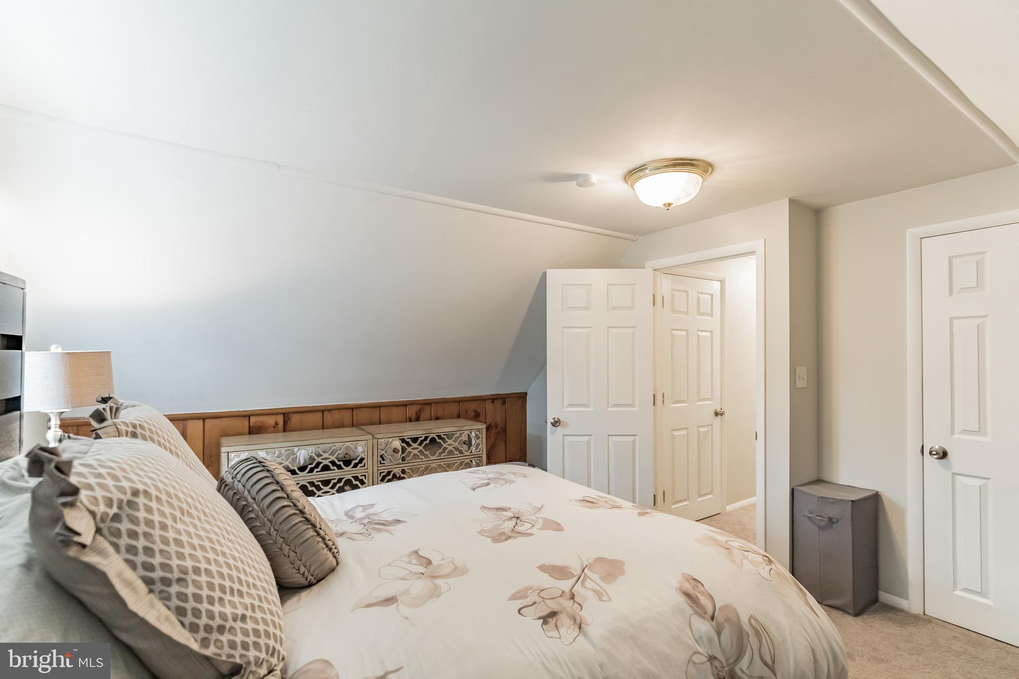 86 Indian Red Road Levittown, PA 19057 - Photo 17 of 33 Gallery Image 17