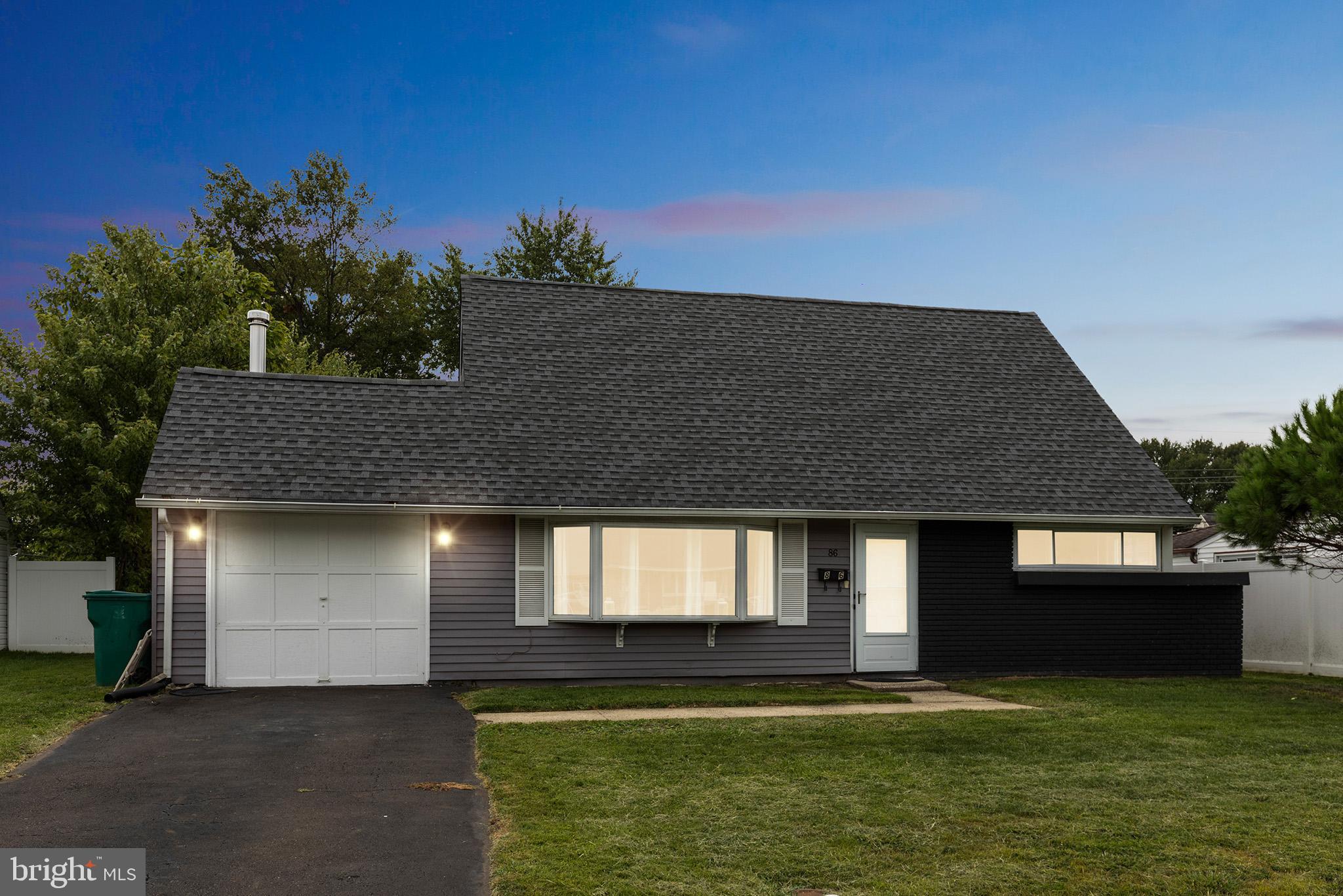 86 Indian Red Road Levittown, PA 19057 - Photo 3 of 33 Gallery Image 3