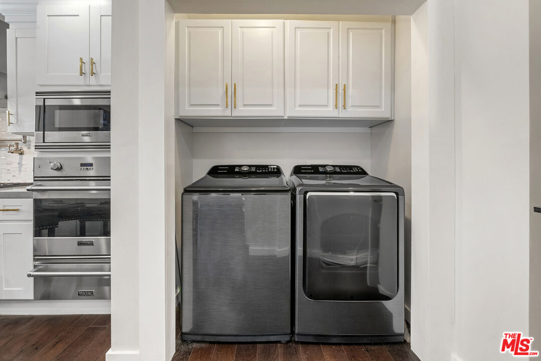 1823 Fern Lane Glendale, CA 91208 - Photo 18 of 30 a kitchen with granite countertop a refrigerator and a stove