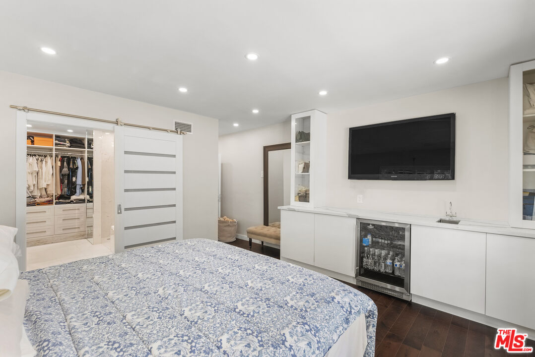 1823 Fern Lane Glendale, CA 91208 - Photo 21 of 30 a view of a livingroom with furniture