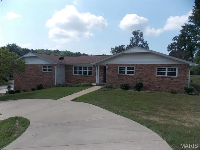 $269,900 | 2006 Holloway Drive, Poplar Bluff, MO 63901