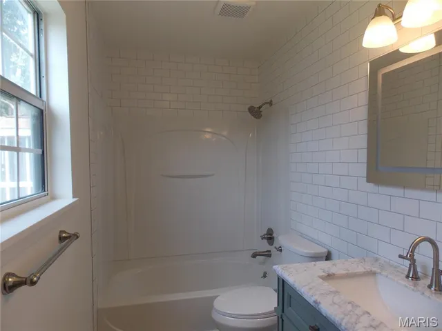 $269,900 | 2006 Holloway Drive, Poplar Bluff, MO 63901