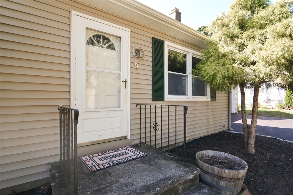 9 Donnelly Road Spencer, MA 01562 - Photo 4 of 31 Gallery Image 4