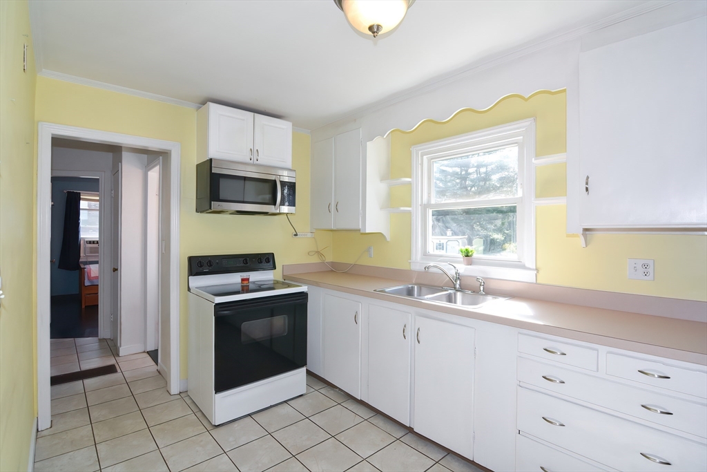 9 Donnelly Road Spencer, MA 01562 - Photo 8 of 31 Gallery Image 8