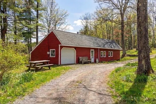 $2,900 | 339 Fremont Road, Chester, NH 03036