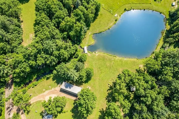 $2,900 | 339 Fremont Road, Chester, NH 03036