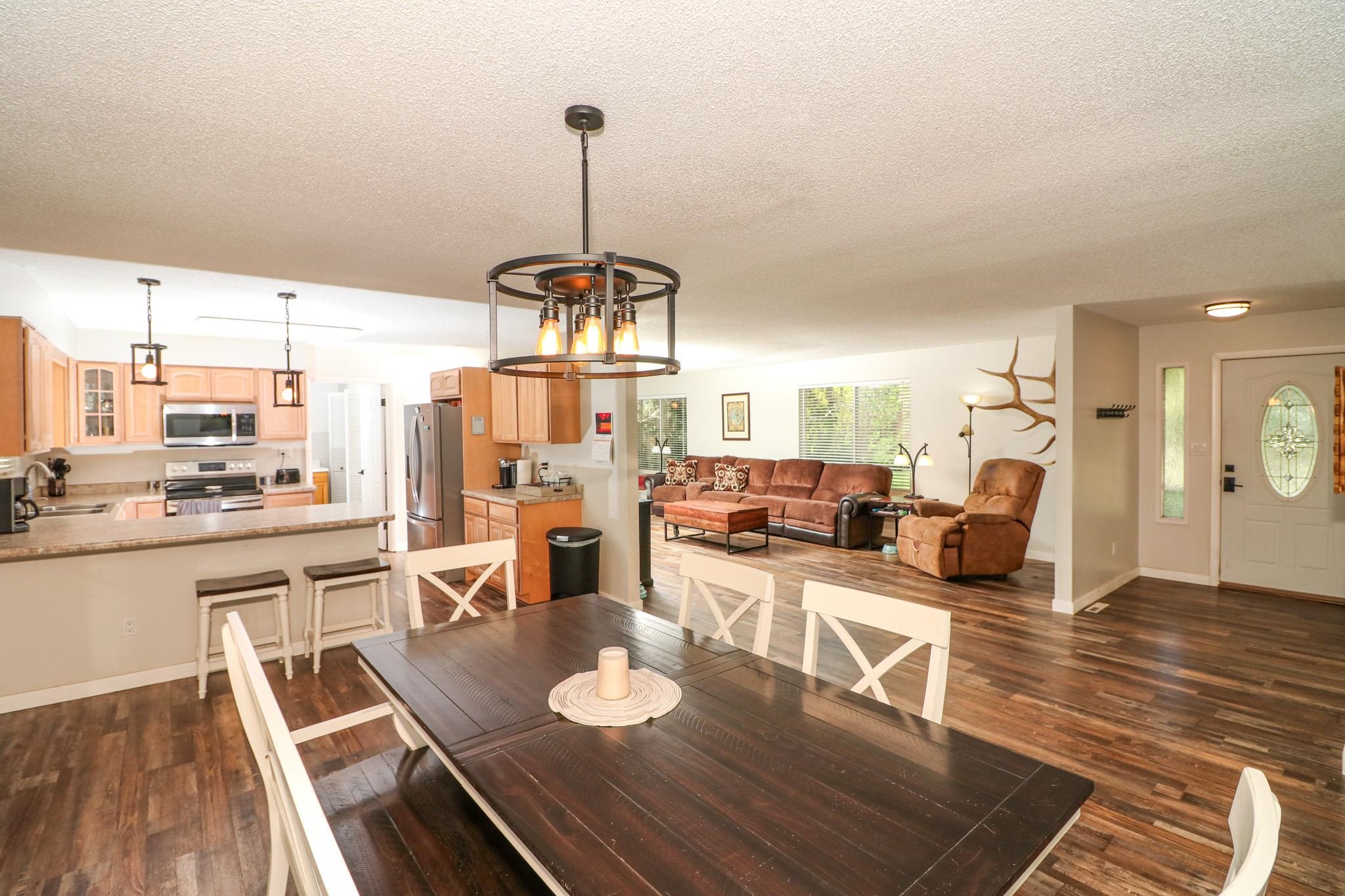 607-28 28 3/4 Road Grand Junction, CO 81506 - Photo 10 of 42 a view of a dining room and livingroom view