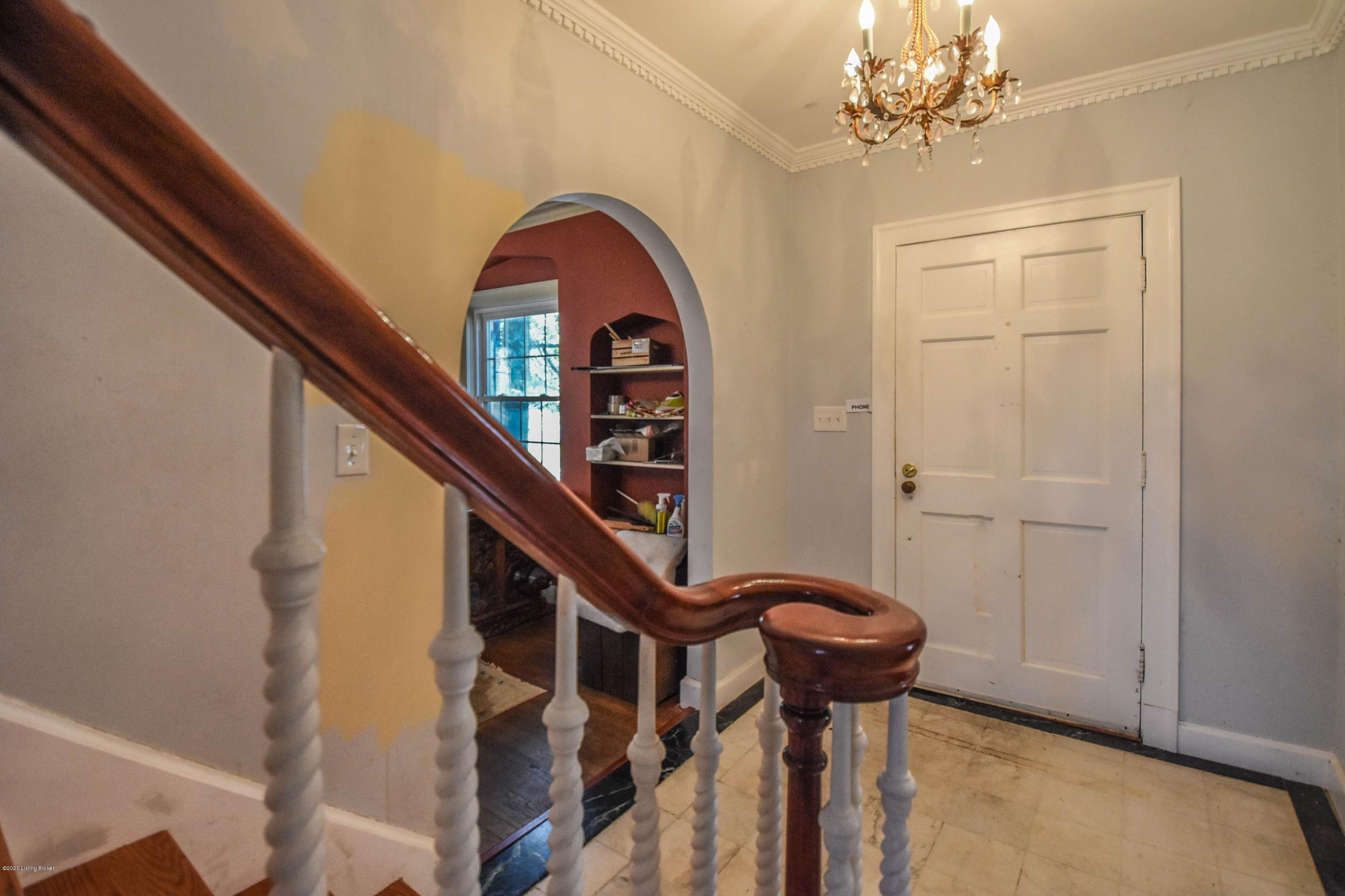 609 Emery Road Louisville, KY 40206 - Photo 3 of 33 005_Foyer