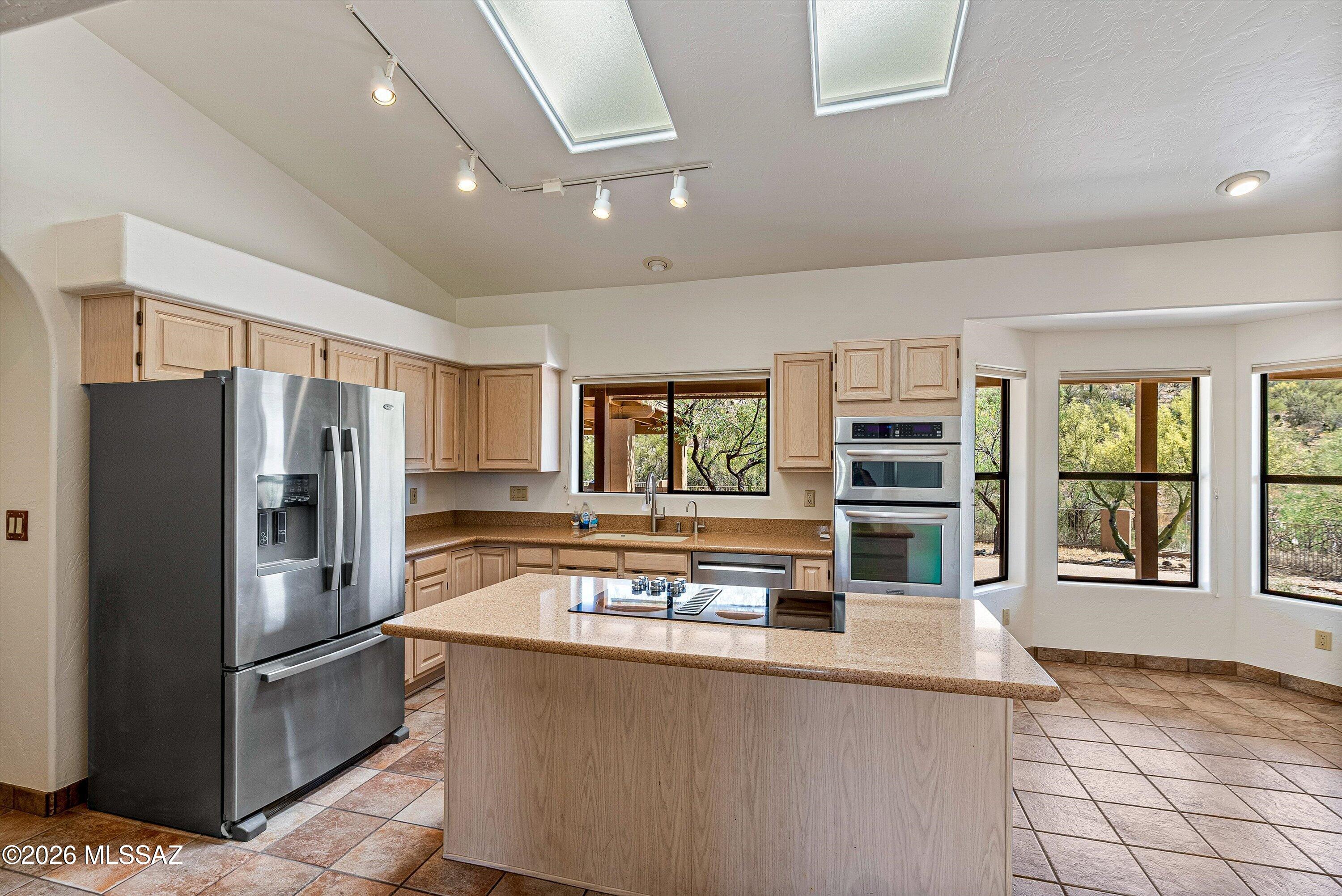 6340 North Valley View Road Tucson, AZ 85718 - Photo 16 of 44 Kitchen
