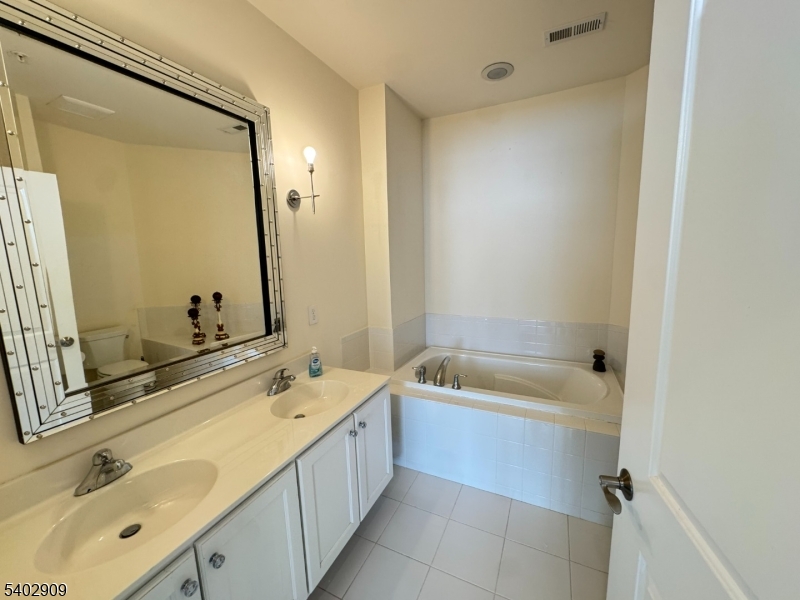 169 Tarrington Road, Unit 306 Hamburg, NJ 07419 - Photo 8 of 15