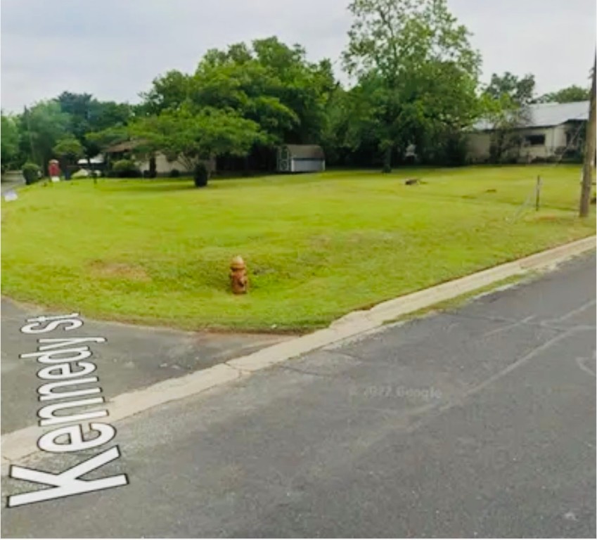 510 West Brenham Street Elgin, TX 78621 - Photo 5 of 17 a view of a street with a yard