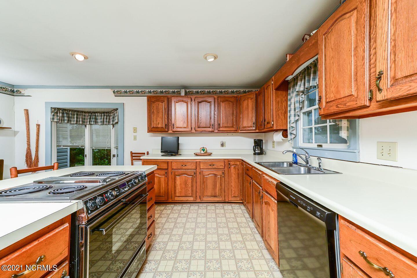 526 Forlines Road Winterville, NC 28590 - Photo 12 of 40 p-10